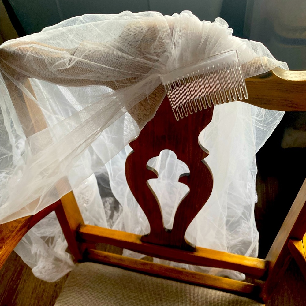 White Comb wedding vail